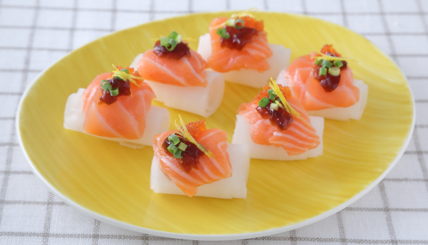 ノルウェーサーモンと大根のサラダ、ポン酢ジュレ