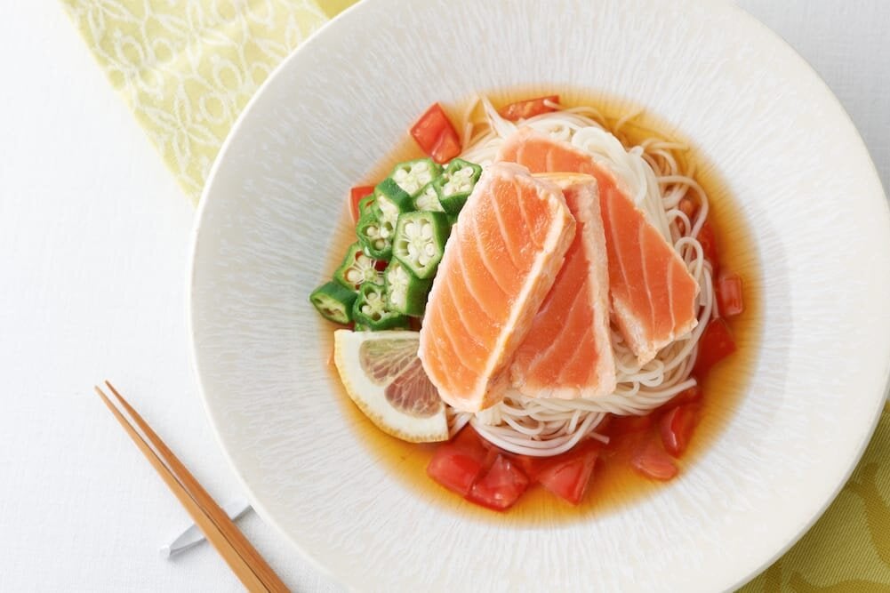 ノルウェーサーモンの冷たいトマト素麺