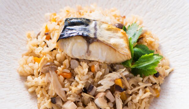 ノルウェー塩さばと根菜の混ぜご飯