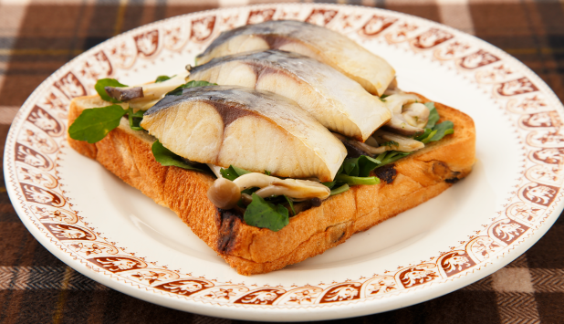 焼きさばときのこのオープンサンド