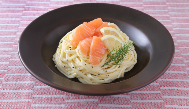 ノルウェーサーモンのレモンクリームパスタ