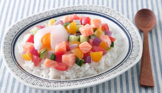 ノルウェーサーモンのロミロコなちらしずし