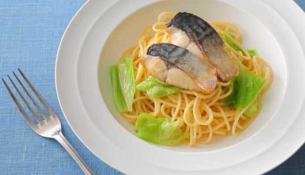 ノルウェー塩さばと春キャベツの和風パスタ