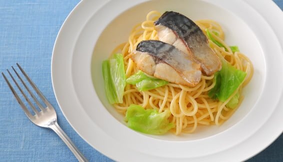ノルウェー塩さばと春キャベツの和風パスタ