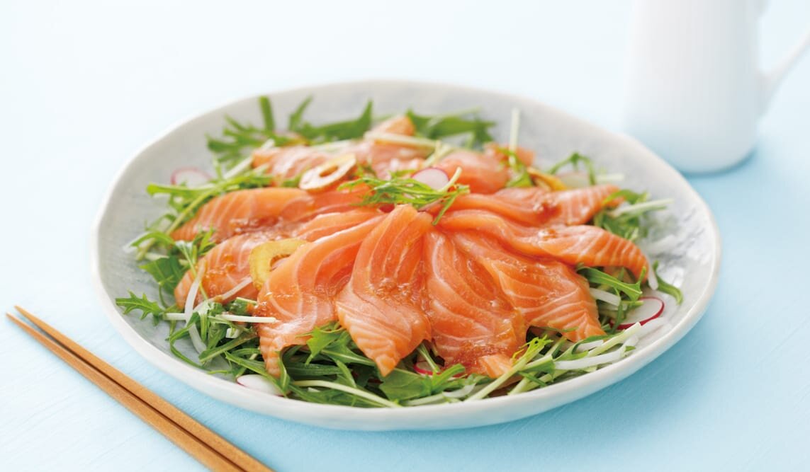 ノルウェーサーモンの和風ホットオイルサラダ