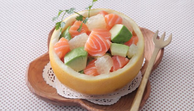 ノルウェーサーモンでフルーティーサラダ