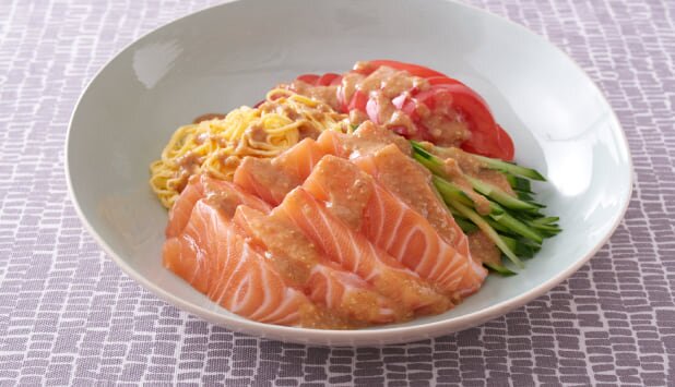 サーモンサラダ ごまみそソース