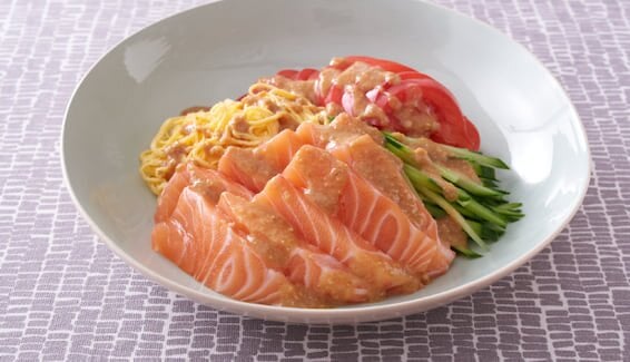 サーモンサラダ ごまみそソース