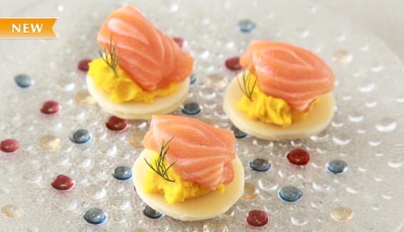 ノルウェーサーモンとかぼちゃディップのパンケーキ仕立て