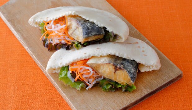 ノルウェー塩さばのピタパンサンド
