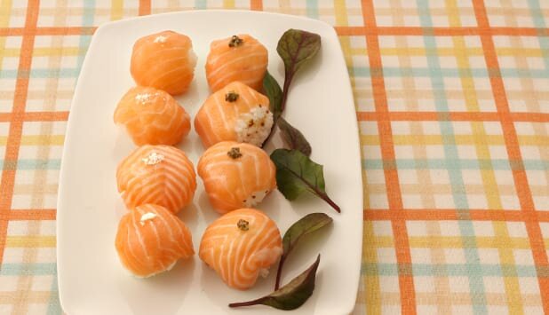 ノルウェーサーモンの手まりずし