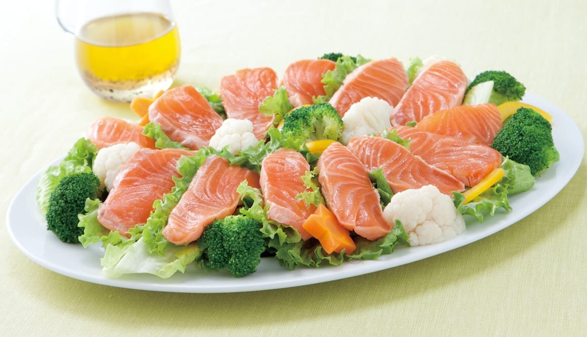 野菜たっぷりノルウェーサーモンサラダ