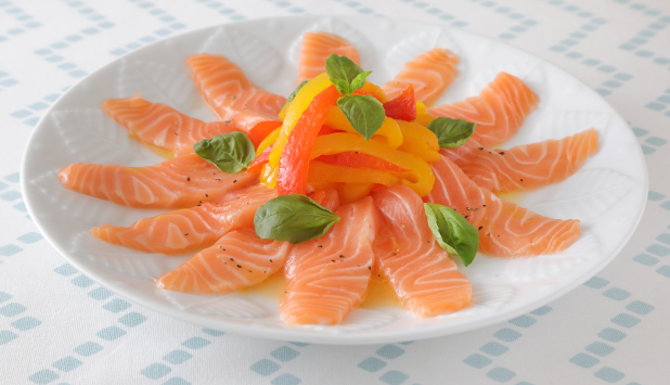 ノルウェーサーモンと焼きパプリカの華やかマリネ