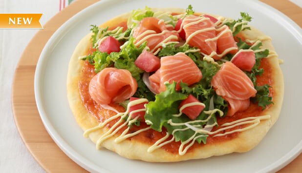 ノルウェーサーモンサラダ仕立てピザ