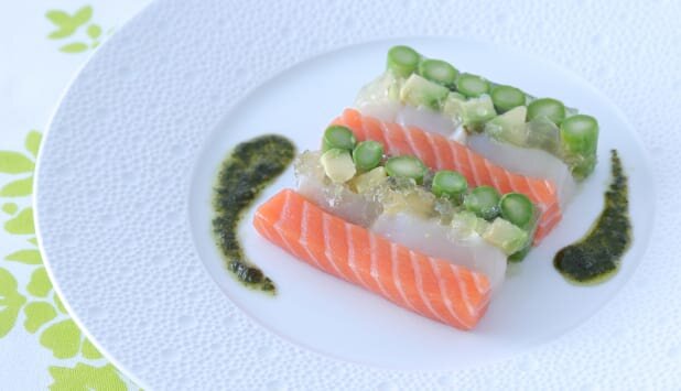 ノルウェーサーモンとホタテのコンソメジュレ ~ジェノベーゼソースを添えて~