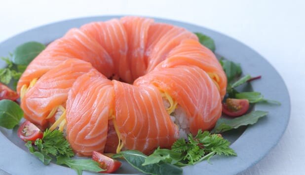 サーモンの華やかリース寿司