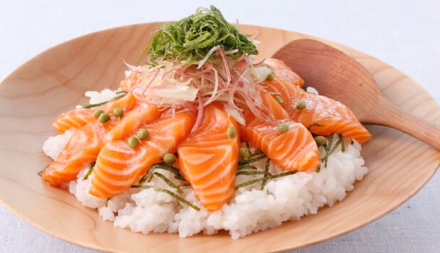 ノルウェーサーモンの手こねずし