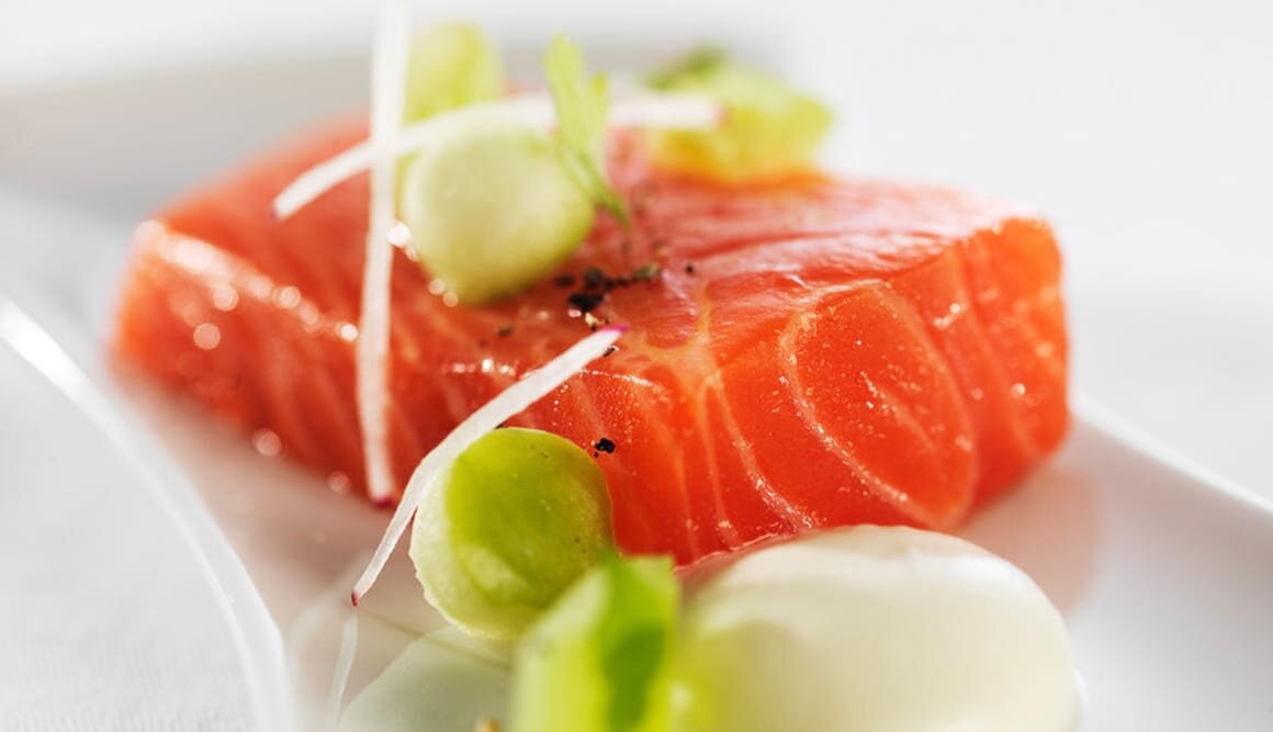 フィヨルドトラウトのベーク、セロリアック* クリームとりんご添え