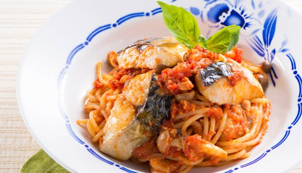 ノルウェー塩さばと秋野菜の簡単トマト煮パスタ