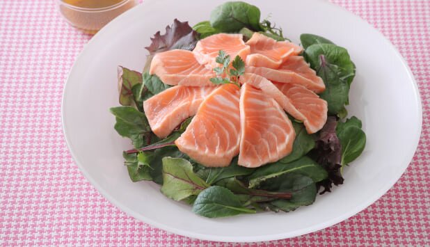 ワサビでさっぱり！ノルウェーサーモンのタタキ風