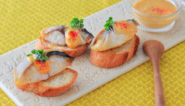 ノルウェー塩さばのスパイシーカレーディップ　トーストバケット