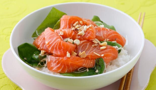 ノルウェーサーモンの中華風サラダご飯