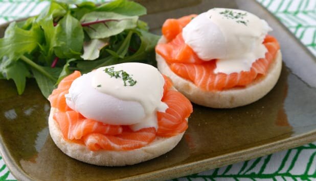 ノルウェーサーモンのエッグベネディクト風