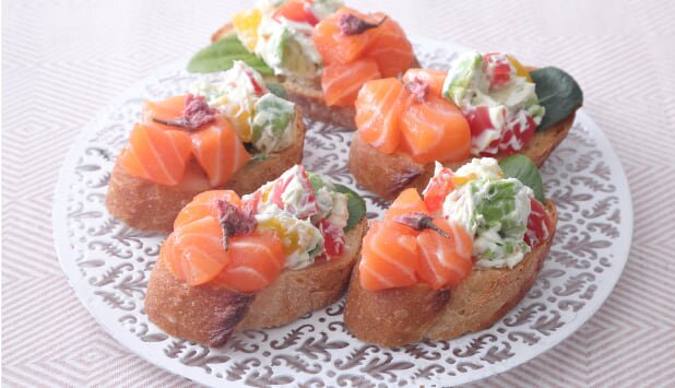 ノルウェーサーモンの桜カナッペ