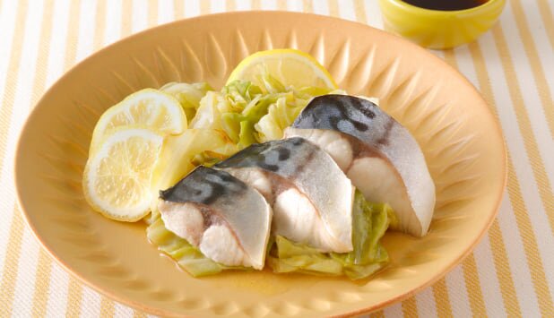 ノルウェー塩さばと春キャベツのレモン蒸し
